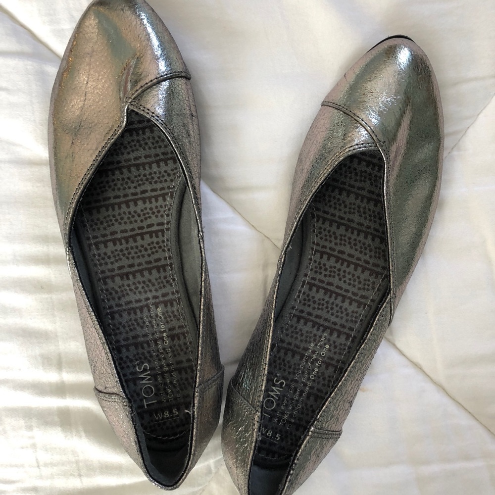 Women’s Toms metallic flats